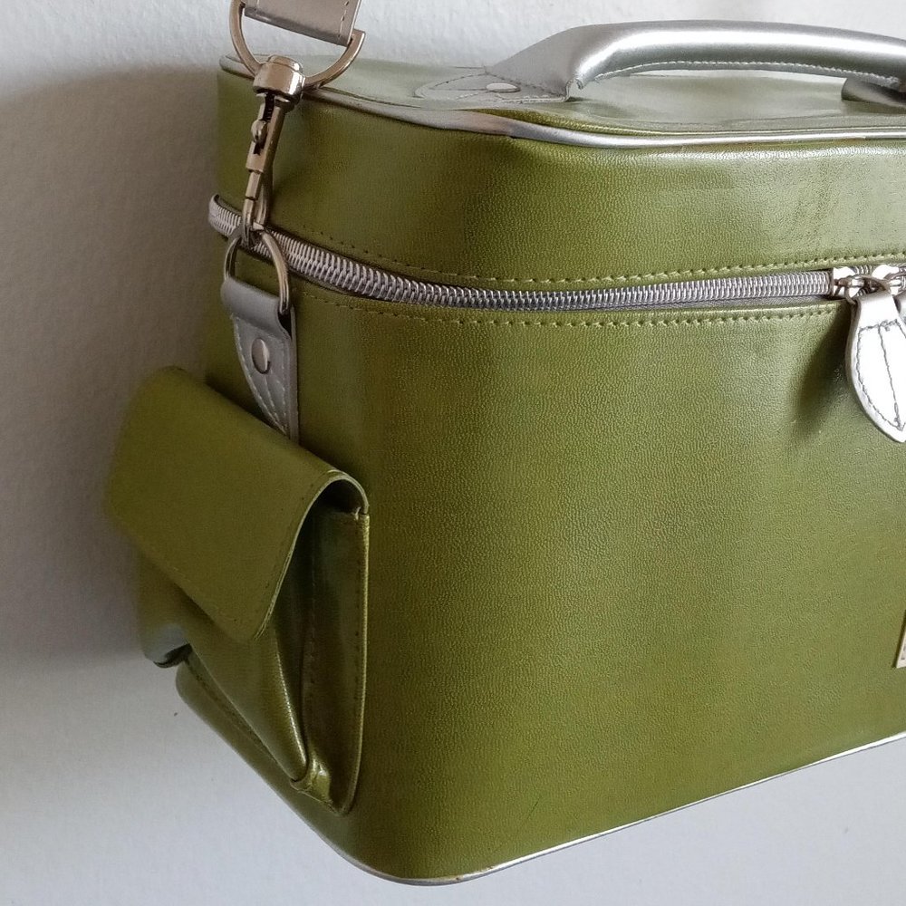Tahitian Noni Olive Green Travel Bag - Picture 6 of 16
